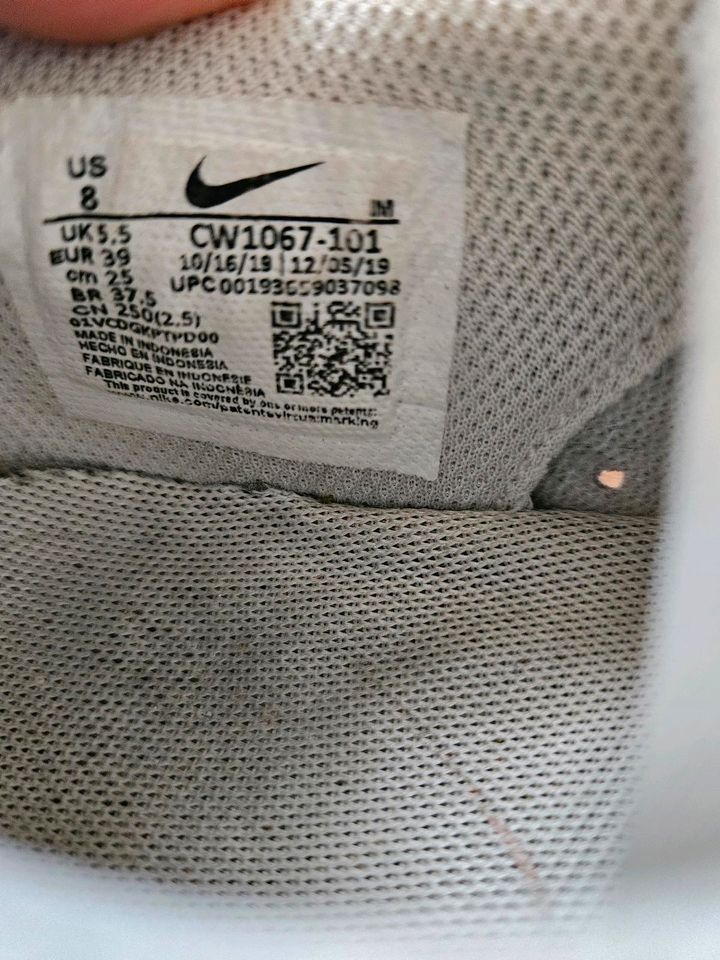 Nike Sneaker Damen, Creme, Gr. 39 in Burgdorf