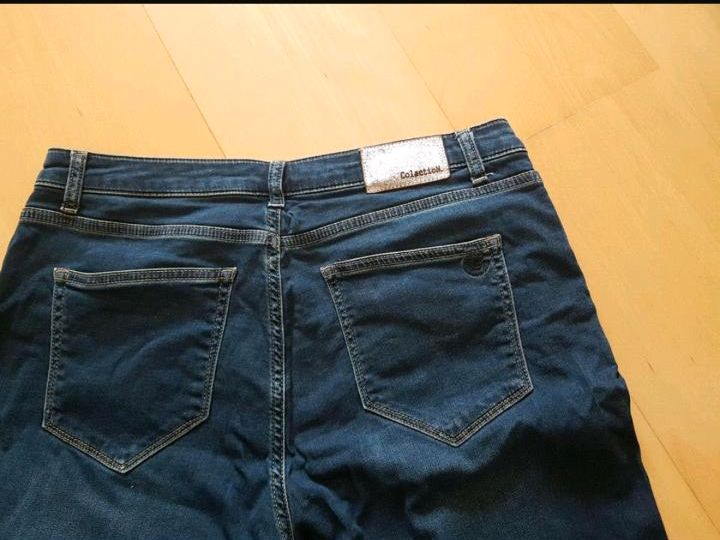 Colac Jeans Damen W32 L29 Größe 42 in Frankfurt am Main