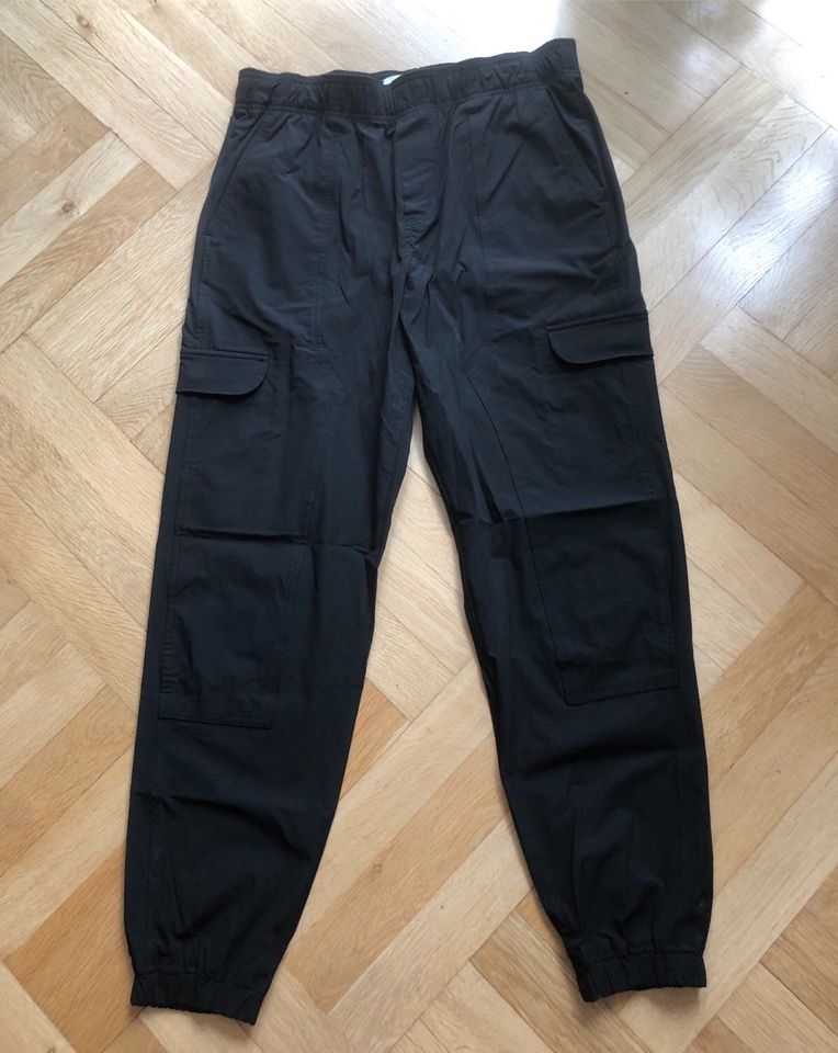 NEUE Calvin Klein Jeans Premium Essentials Woven Pants Cargohose in Warstein