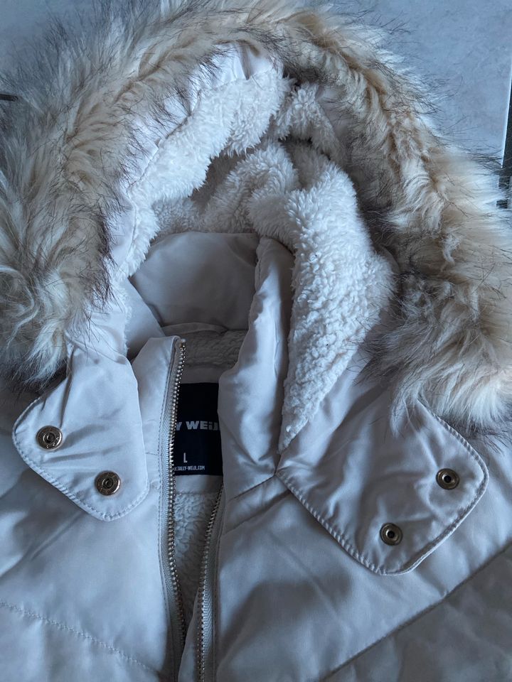 Winterjacke von Tally Weijl in creme in Dortmund