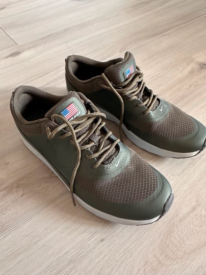 Nike Thea Damen Khaki Schuhe in Erkrath