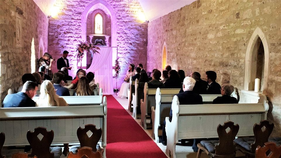 ✔️ DJ mit fairen Preisen für eure Hochzeit | Hochzeitsfeier in Erfurt, Gotha, Weimar, Eisenach, Jena, Sömmerda, Bad Langensalza, Mühlhausen & ganz Thüringenuiequ in Erfurt