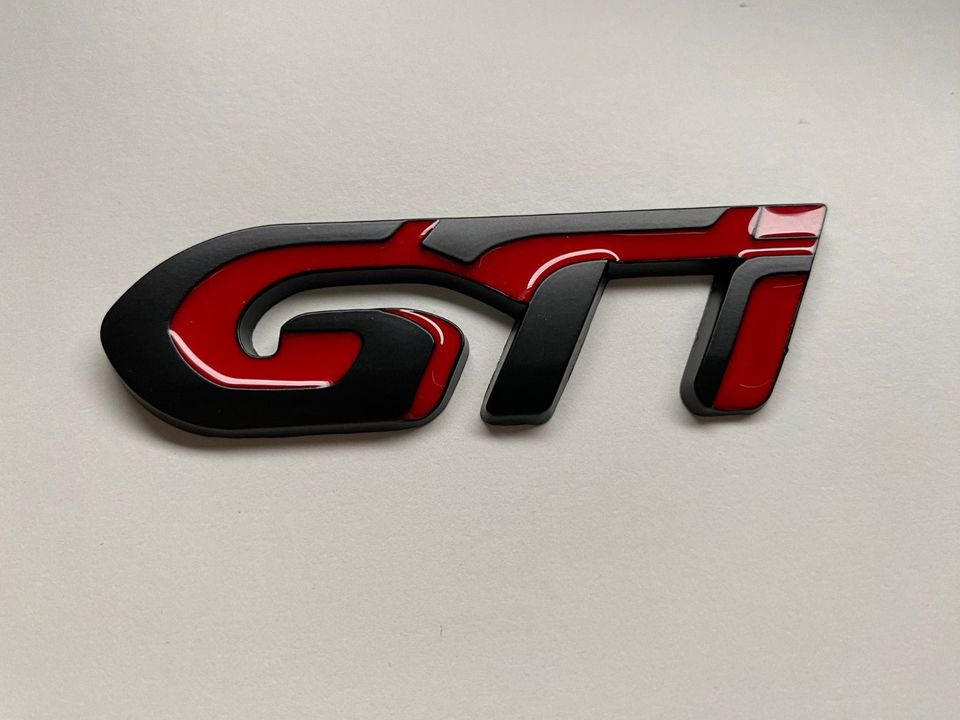 Peugeot GTI Emblem Metall Logo Sticker schwarz rot hinten Heck in Kluse