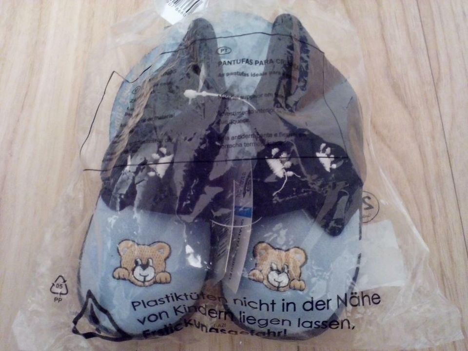 1 Kinderschuhe Hausschuhe Teddy Größe 25. Neu & original verpackt in Berlin