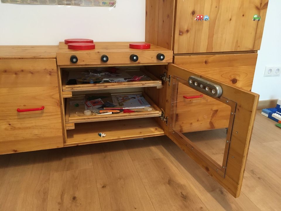 "Handemade" Kinderküche Schrank solide rollbar umbaubar in Frankenhardt