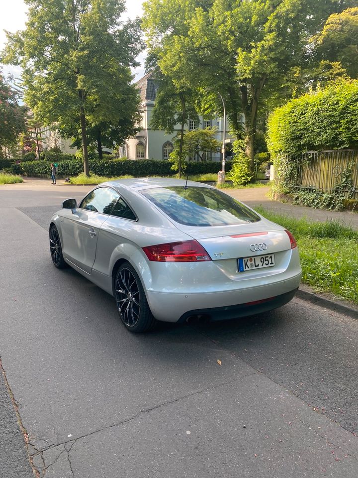 Audi TT 8J 2.0 TFSI Coupé Silber in Köln