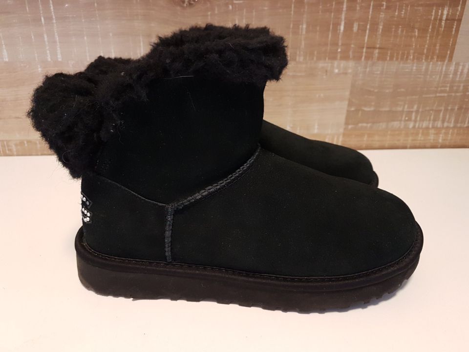 UGG schwarz 38 Damenschuhe Stiefel Boots in Lindau