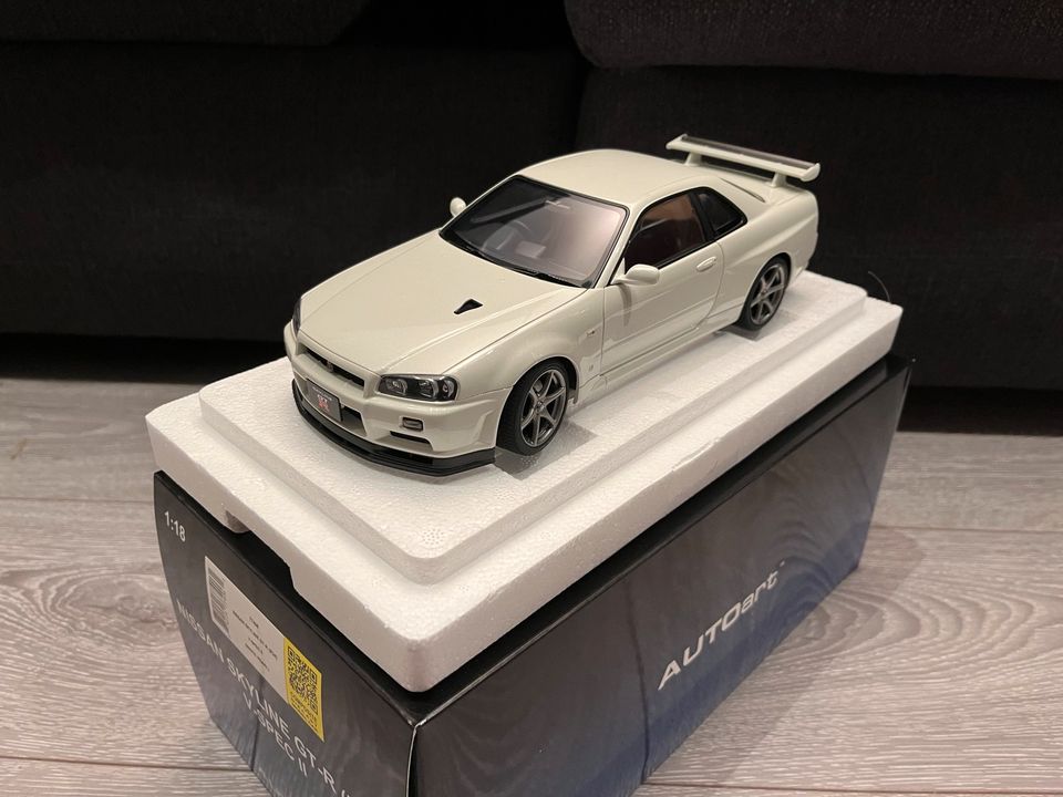 1:18 Autoart Nissan Skyline GTR R34 Mineralweiss in OVP in Bruchköbel