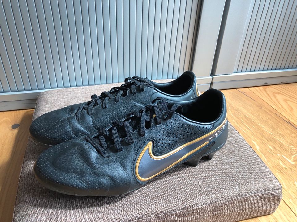 Nike Legend 9 Pro FG / Gr. 44 / UK 9 in Rötz