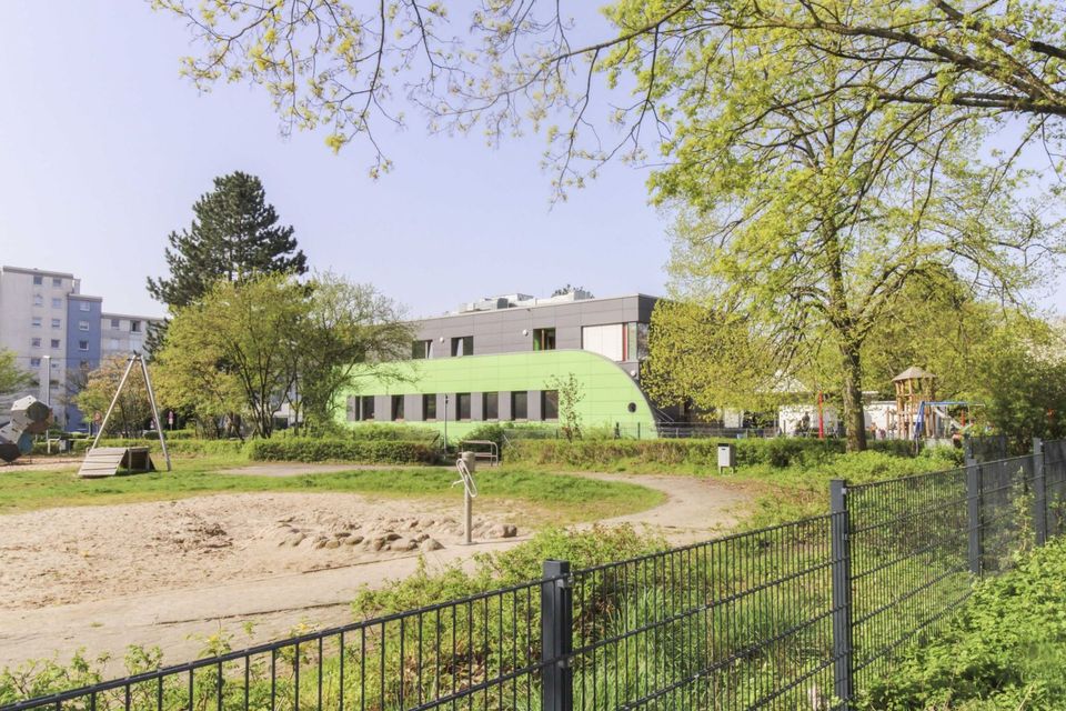 3-Zimmer-Wohnung mit wundervollem Ausblick von der 4. Etage über Wolfsburg, inkl. Garage in Wolfsburg