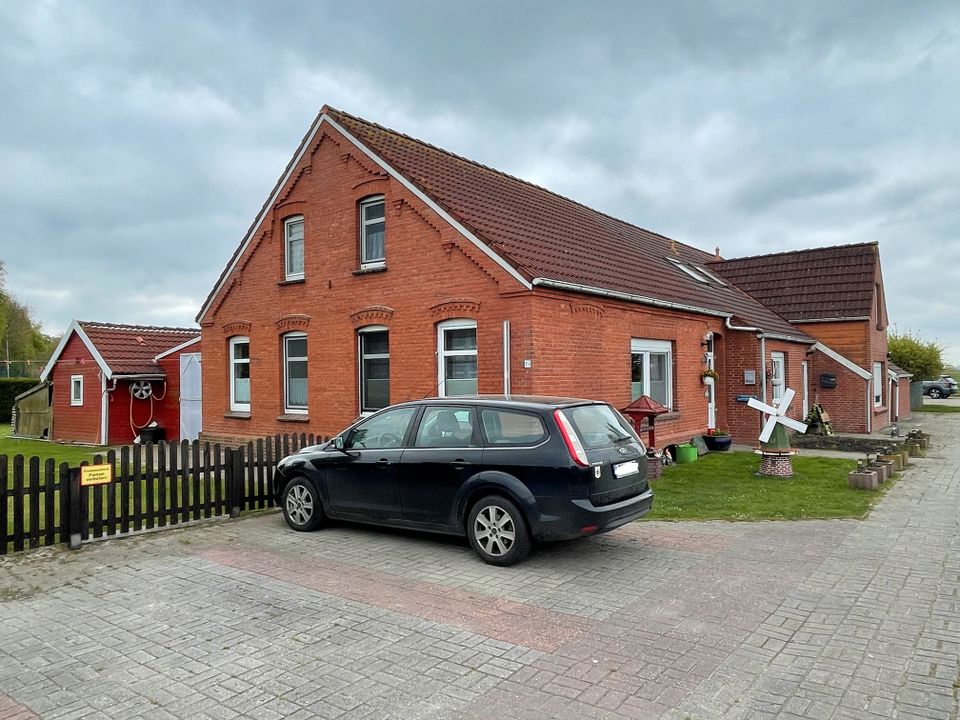 Neuer Preis! Dreifamilienhaus mit 5 Garagen auf einem 2.203 m² großem Grundstück! in Moormerland