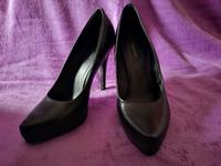 Schwarze Lack Absatzschuhe Größe 39 Hessen - Melsungen Vorschau