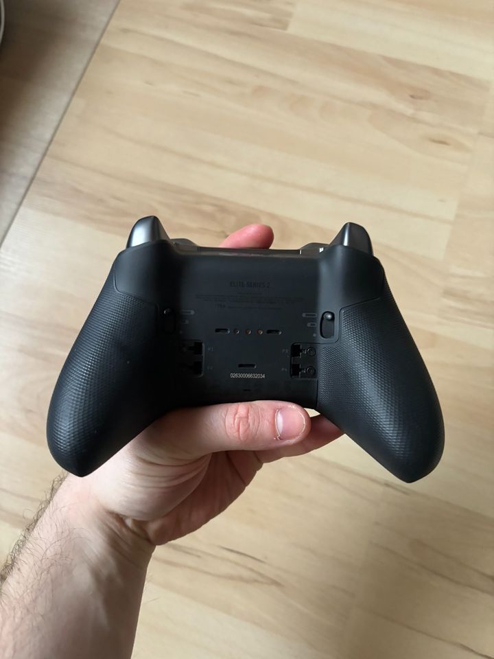 Xbox Elite Series 2 Controller neuwertig in Ober-Ramstadt