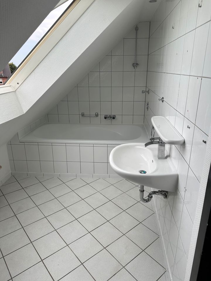 2 Zimmer Wohnung zu vermieten,Dachgeschoss in Duisburg