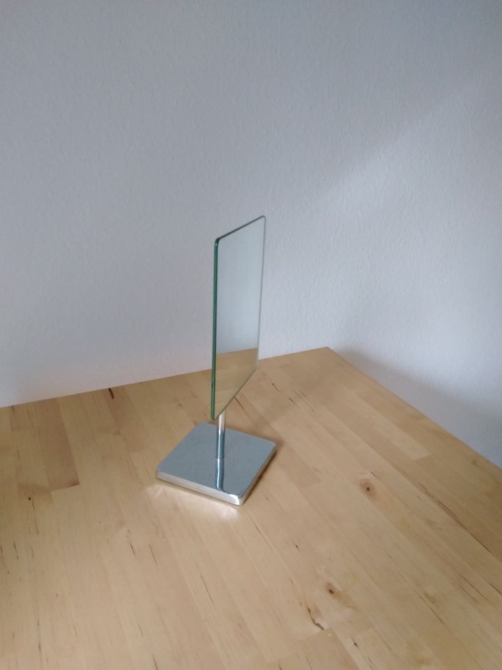 Hochwertiger Spiegel mit Standfuß - 34cm hoch, 16*23cm Fläche in Essen Freisenbruch
