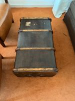 Alter Koffer , bisher als Beistelltisch genutzt zu verkaufen Nordrhein-Westfalen - Krefeld Vorschau