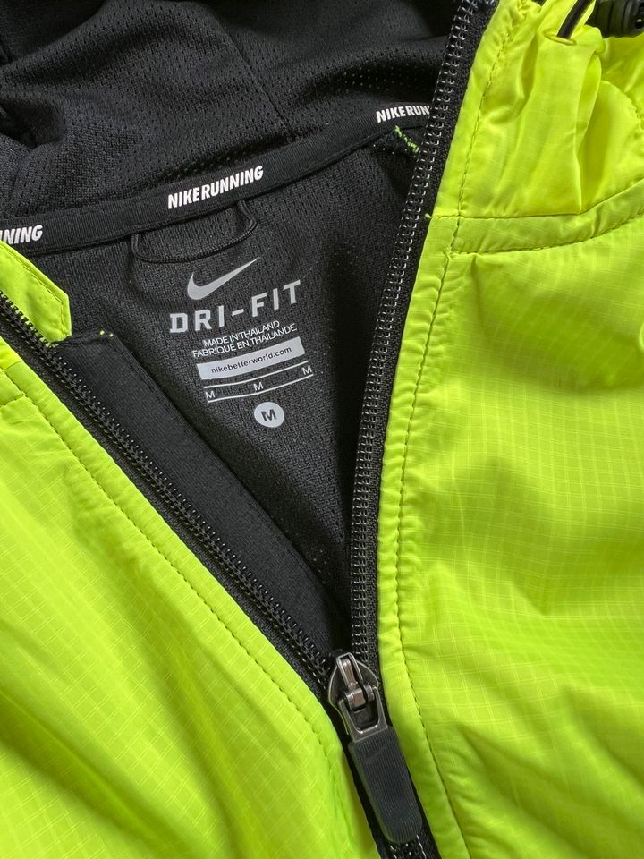 Nike Running Dri-Fit Laufjacke Herren Jacke - schwarz/gelb - M in Rosenheim
