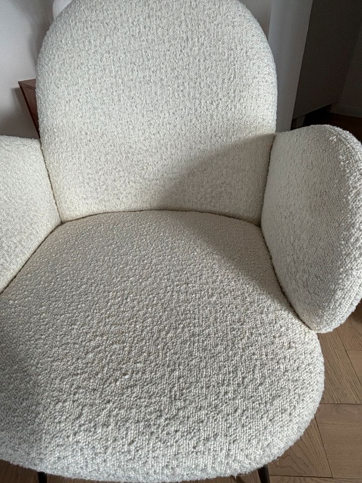 2x Stühle von Made. Bouclé Stoff white in Lich