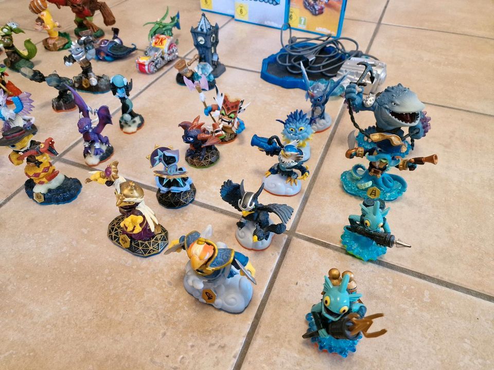 Wii U Skylander Set: 3 Spiele, 33+ Figuren, 3 Fahrzeuge, Portal in Bochum