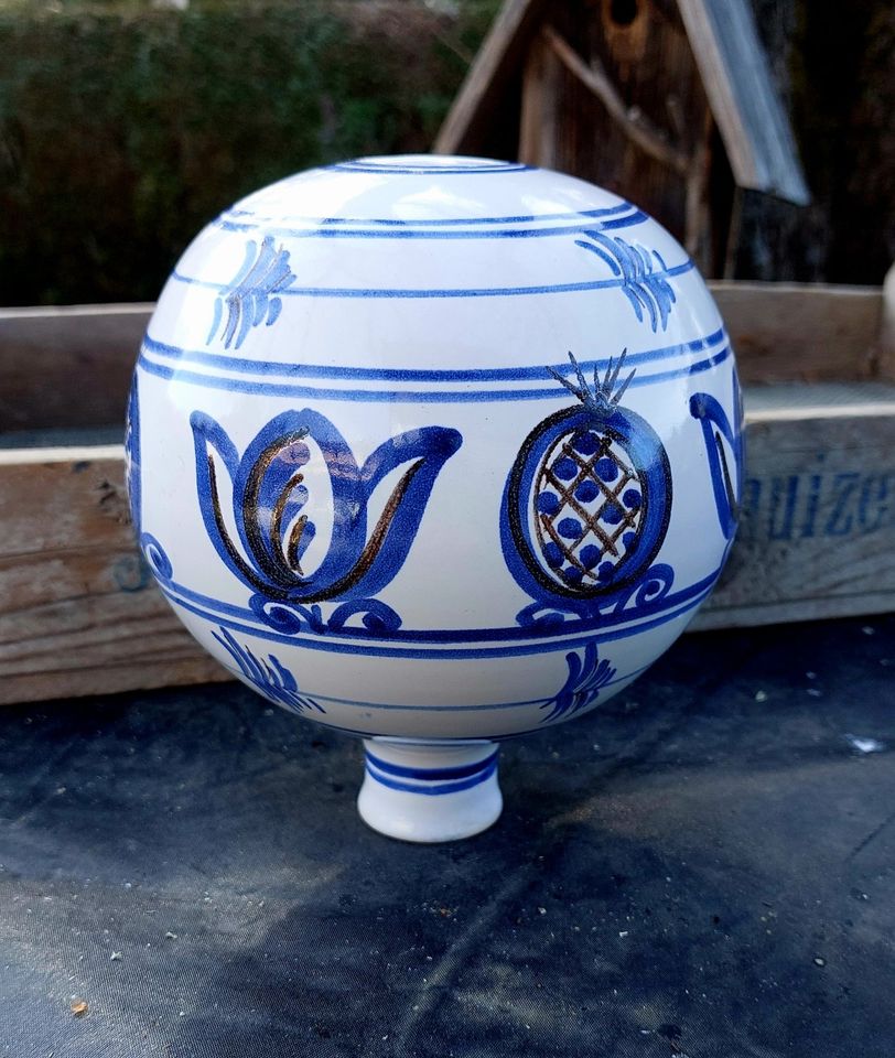 Rosenkugel weiß blau Lösche Keramik neu in Ottenhofen