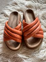 INUOVO tolle Sandalen Pantolette 38,5 Leder top Thüringen - Saalfeld (Saale) Vorschau