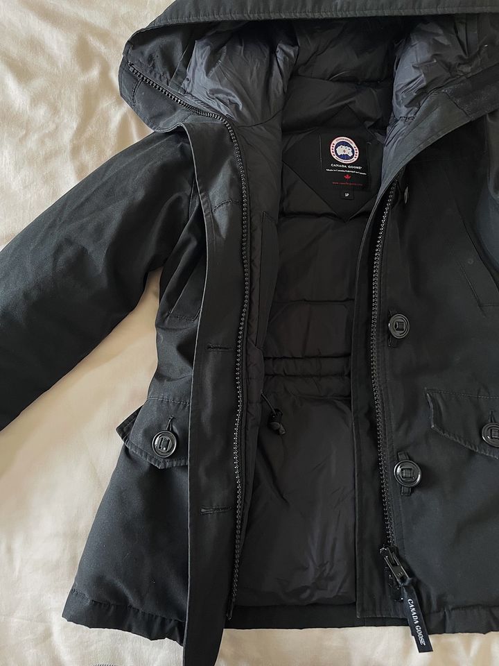 Canada Goose Montebello Parka Daunen Jacke S in Köln