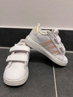 Adidas Mädchen Sneaker Schuhe Größe 24 München - Schwanthalerhöhe Vorschau