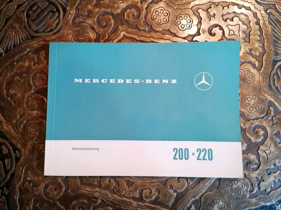 Mercedes W 115 / 8 Betriebsanleitung 200 220 1971 NOS in Selters