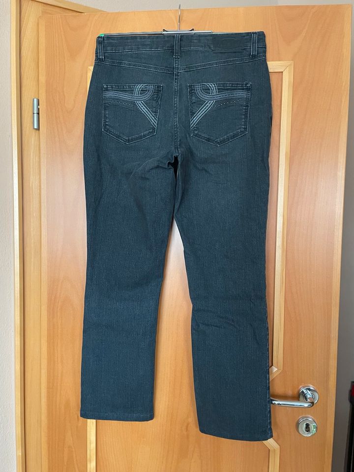 MAC Jeans schwarz Modell Melanie Swirl Gr. 38 / 32 wie neu in Ruderting