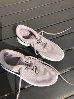 Turnschuhe der Marke Nike neuwertig , nur ein paar mal getragen Schleswig-Holstein - Raisdorf Vorschau