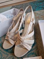 Guess Sandalen Absatzschuhe Pumps Gr. 39 beige milk neu Niedersachsen - Langenhagen Vorschau