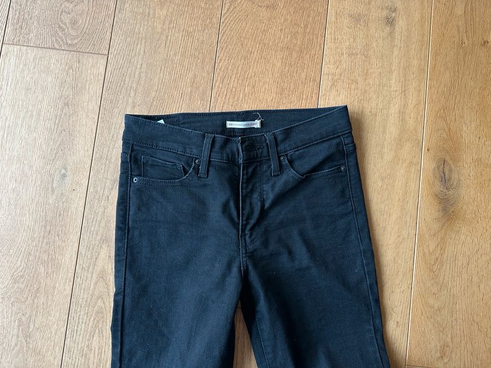 Levi’s Jeans 310 shaping super skinny 28 neuwertig in Detmold