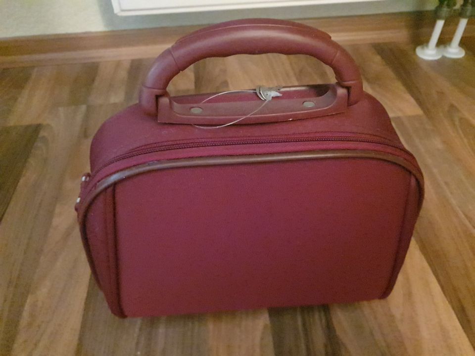 BEUTYCASE REISEKOFFER MINI IN WEINROT NEU 30 CM LANG 30 HOCH in Dresden