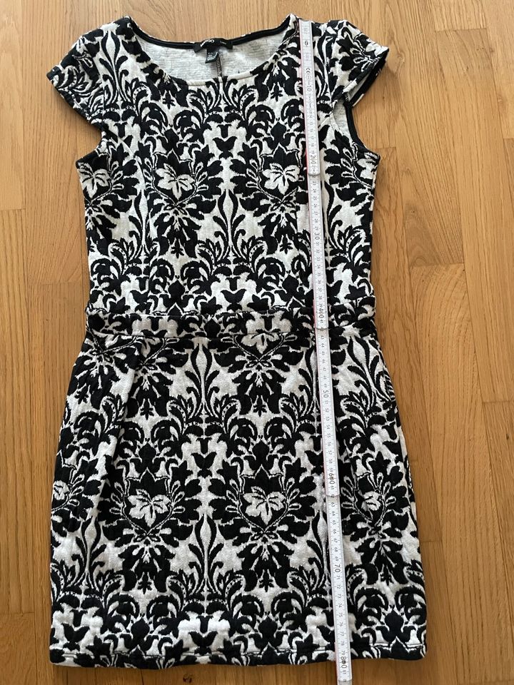 Kleid Mango M schwarz weiss Muster in Schönaich