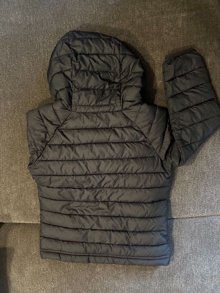 Columbia - warme Winterjacke - top Zustand - Größe 4T (~98) in Bawinkel