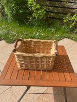 Korb geflochten Rattan Holzgriffe, Aufbewahrung 40 x 30 x 22 cm Baden-Württemberg - Marbach am Neckar Vorschau