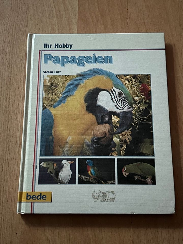Papageien Buch in Dornum