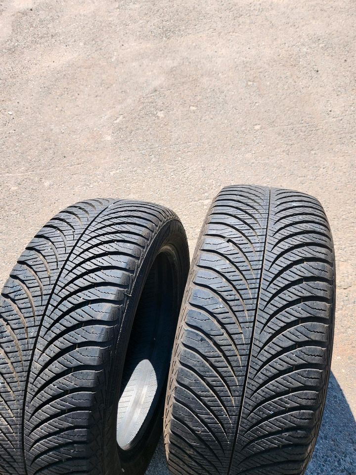 Alle wetter reifen 215/55/R17 Zoll Goodyear in Hamburg