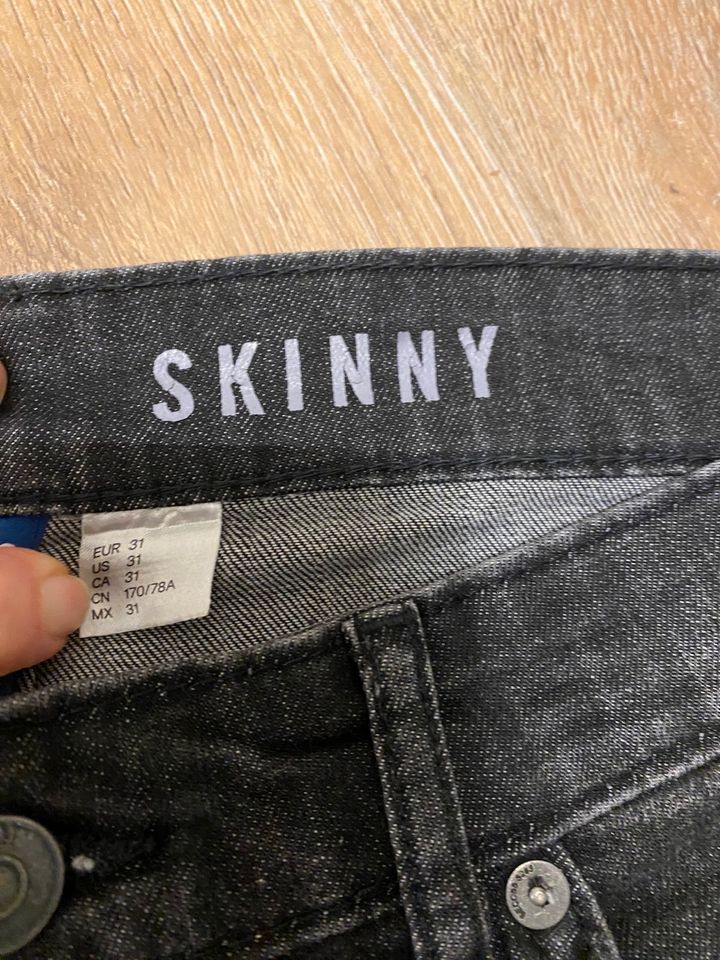 Skinny Herren Jeans, H&M, Gr.31 in Nürnberg (Mittelfr)