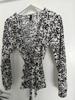 Amisu Wickel Bluse mit Floralem Muster Baden-Württemberg - Ludwigsburg Vorschau