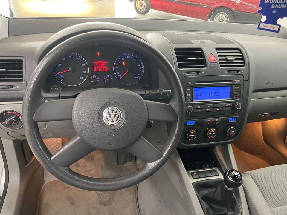 Volkswagen Golf V Lim. Comfortline/ KLIMAAUTOMATIK/ in Suhl