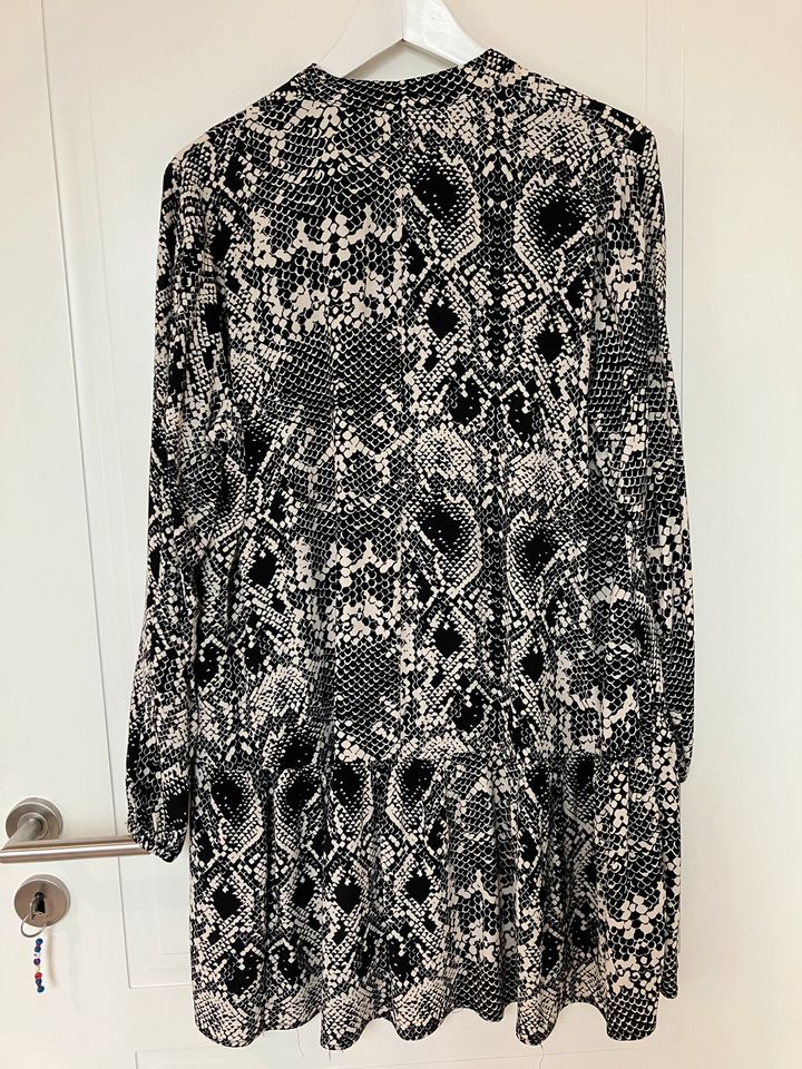 Jake‘s Kleid creme schwarz 36 S 100% Viskose Schlange in Augsburg