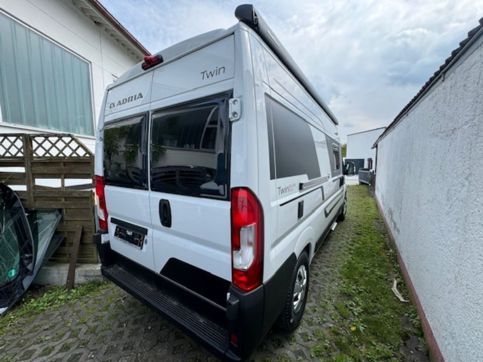 Camper, Wohnmobil kaufen Kastenwagen Adria Twin Plus 600 SPB in Karlsruhe