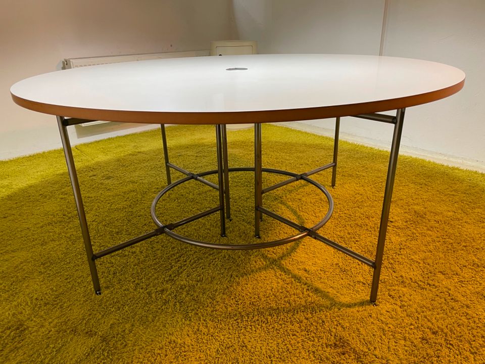 Runder Tisch, weiß+metallisch, 160cm, Design Egon Eiermann in Hamburg