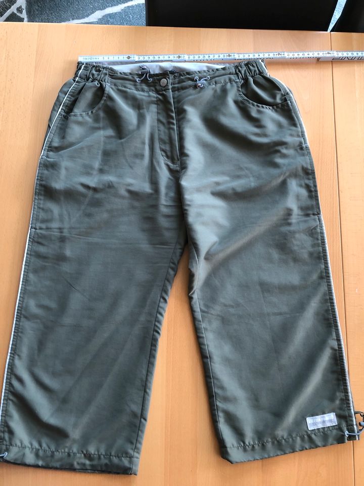 Killtec Sporthose Caprihose 3/4 grün guter Zustand 38 in Unna