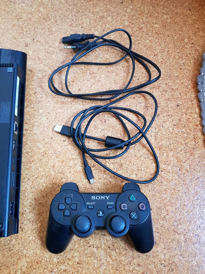 PS3 mit Controller und Spielen in Twistringen