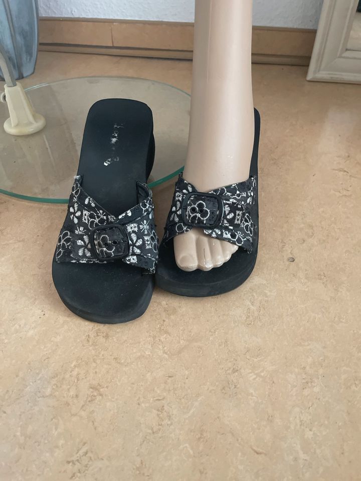 Schuhe Keilabsatz Sandalen Badeschuhe Esprit Sketchers in 38,5 in  Nordrhein-Westfalen - Paderborn | eBay Kleinanzeigen ist jetzt Kleinanzeigen