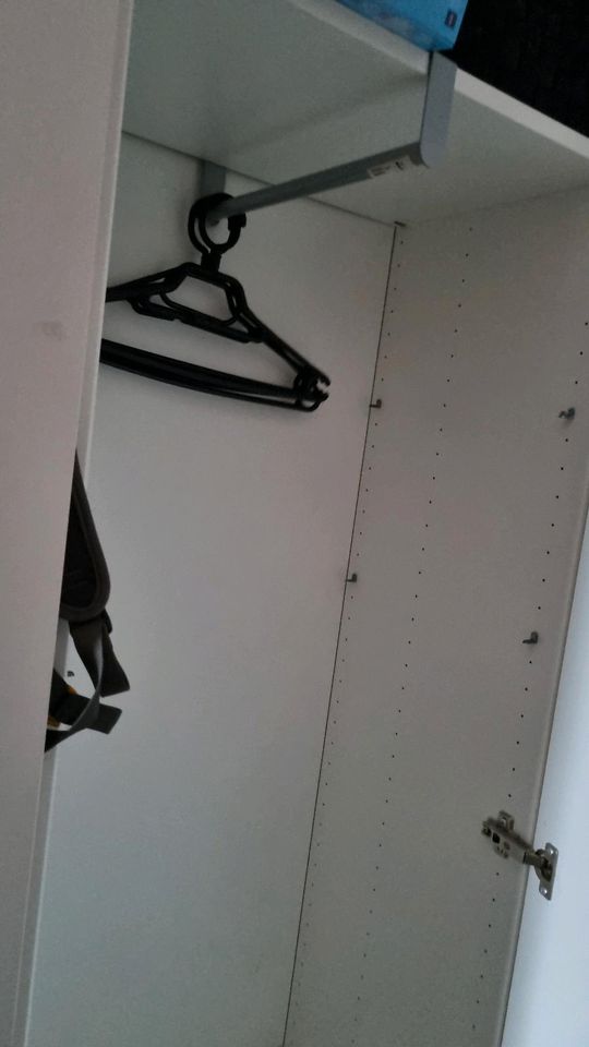 Ikea Kleiderschrank in Böblingen