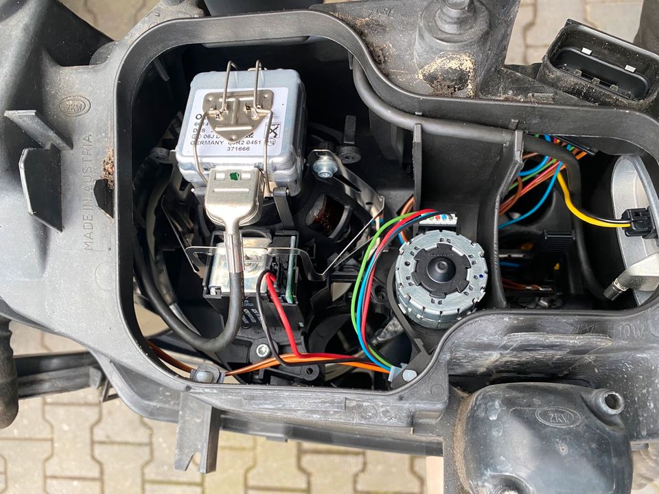 BMW E90 E91 Xenon Scheinwerfer Xenonscheinwerfer Xenon in  Nordrhein-Westfalen - Delbrück | Ersatz- & Reparaturteile | eBay  Kleinanzeigen ist jetzt Kleinanzeigen