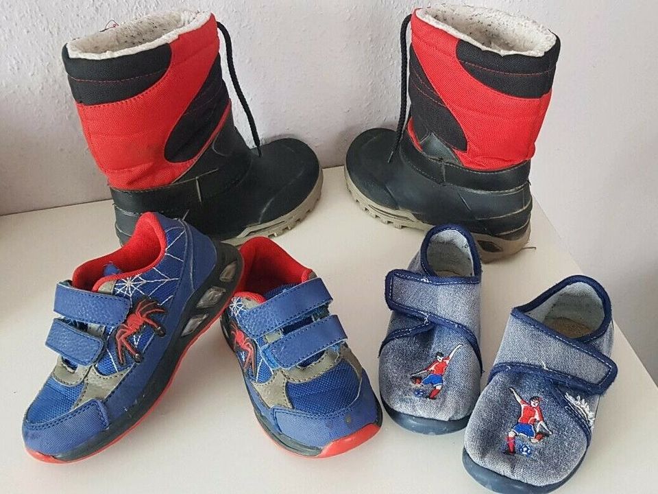 Schuhpaket Stiefel,Spiderman Blinkerschuhe, Hausschuhe Gr.27 in Schkeuditz